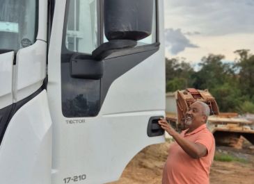 Novo caminhão compactador de lixo reforça frota da Prefeitura e moderniza a limpeza urbana